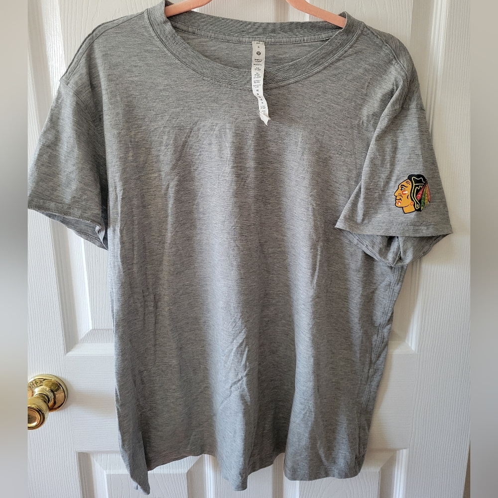 lululemon athletica Gray Short-Sleeve Crew Tee with Chicago Blackhawks Logo